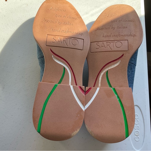 Elegant Blue and Gold Flats with Suede Finish - Picture 5 of 7